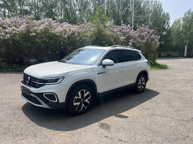 Volkswagen Tayron 2023, 1.4 л турбо, робот (DCT), передний, пробег 11 900 км — авто из Китая с пробегом