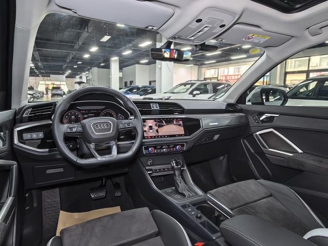 Audi Q3 2023, фото 14