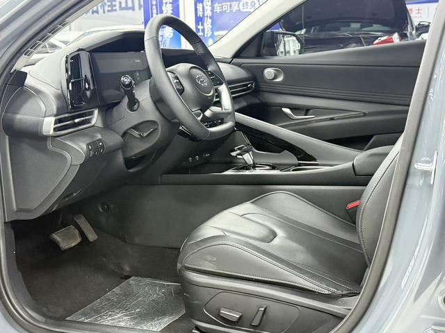 Hyundai Elantra 2023, фото 16