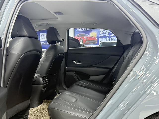 Hyundai Elantra 2023, фото 17