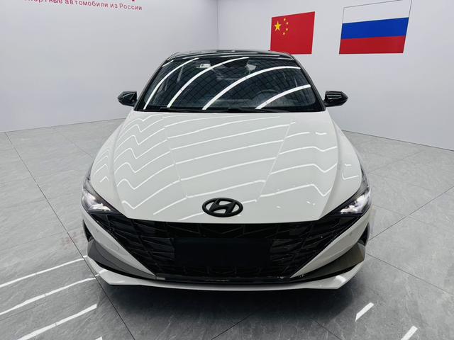 Hyundai Elantra 2023, фото 2
