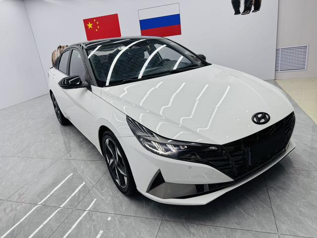 Hyundai Elantra 2023, фото 3