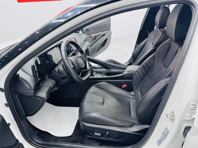 Hyundai Elantra 2023, фото 4