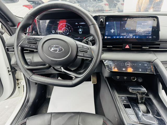 Hyundai Elantra 2023, фото 8