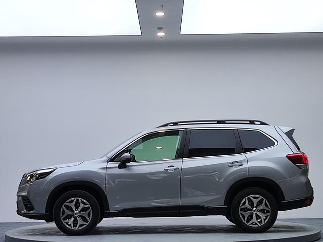 Subaru Forester 2022, фото 2
