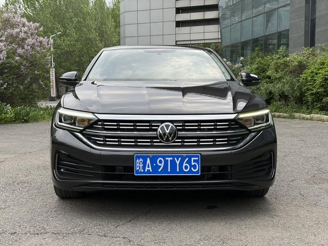 Volkswagen Jetta 2023, фото 2