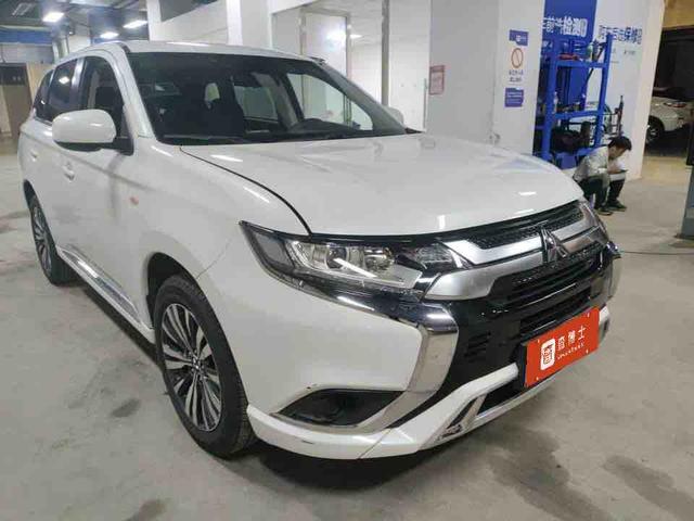Mitsubishi Outlander 2021, фото 3