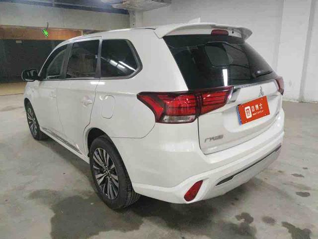Mitsubishi Outlander 2021, фото 4