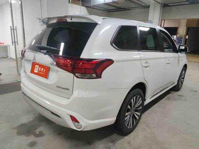 Mitsubishi Outlander 2021, фото 5