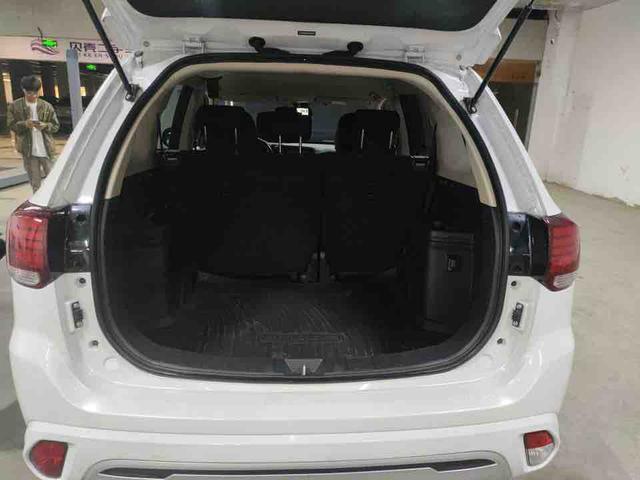 Mitsubishi Outlander 2021, фото 9