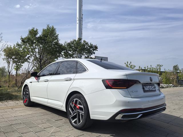 Volkswagen Jetta 2023, фото 6