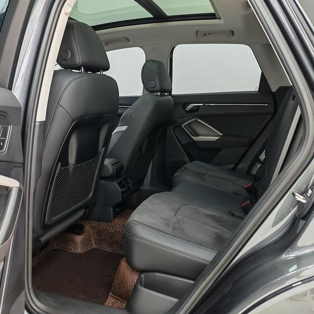 Audi Q3 2023, фото 8