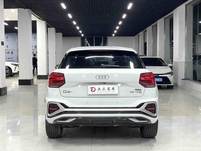 Audi Q2L 2022, фото 5