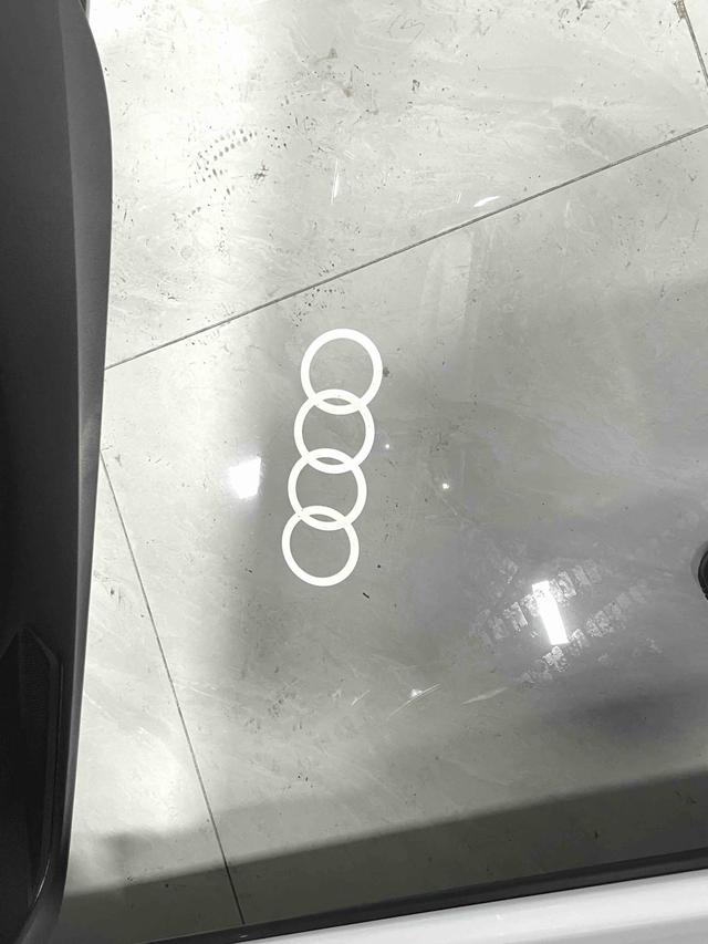 Audi Q2L 2022, фото 11
