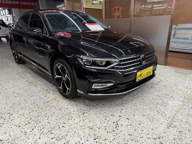 Volkswagen Passat 2023, фото 2