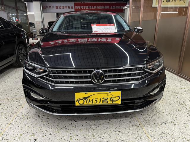Volkswagen Passat 2023, фото 3