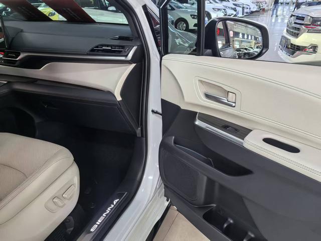 Toyota Sienna 2024, фото 16