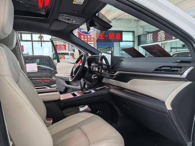 Toyota Sienna 2024, фото 17