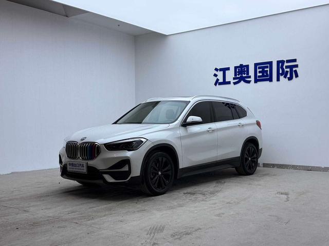 BMW X1 2021, 1.5 л турбо, робот (DCT), передний, пробег 58 000 км — авто из Китая с пробегом