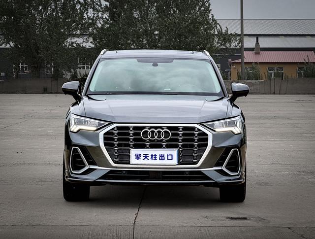 Audi Q3 2022, фото 2