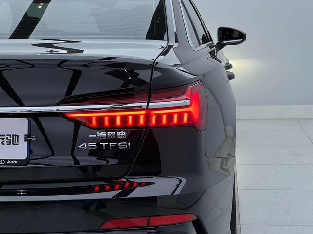 Audi A6L 2024, фото 6
