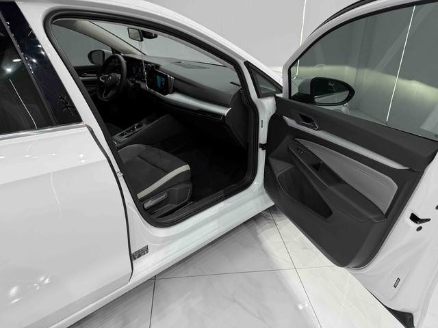 Volkswagen Golf 2023, фото 16