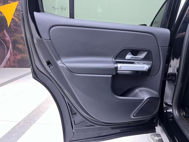 Mercedes-Benz GLB 2023, фото 16