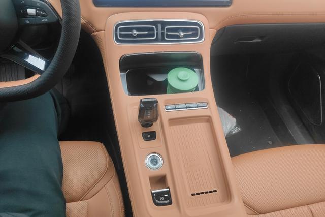 Geely Boyue L 2025, фото 16