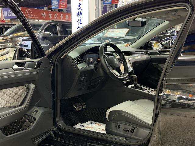 Volkswagen Passat 2023, фото 3
