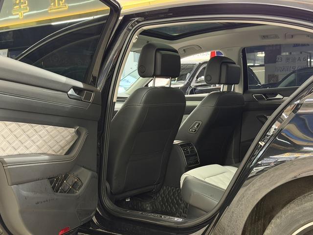 Volkswagen Passat 2023, фото 4