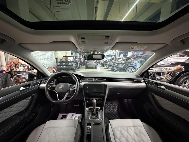 Volkswagen Passat 2023, фото 5