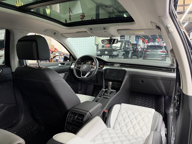 Volkswagen Passat 2023, фото 6