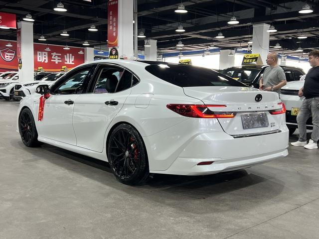 Toyota Camry 2024, фото 16
