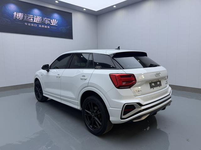 Audi Q2L 2022, фото 4