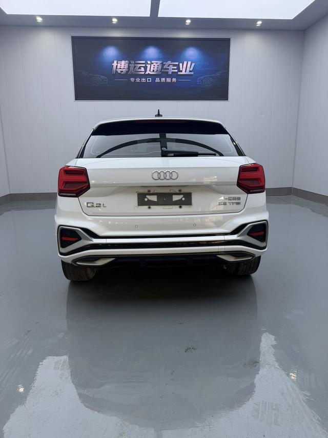 Audi Q2L 2022, фото 5