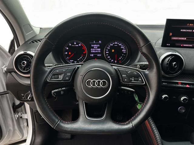 Audi Q2L 2022, фото 11