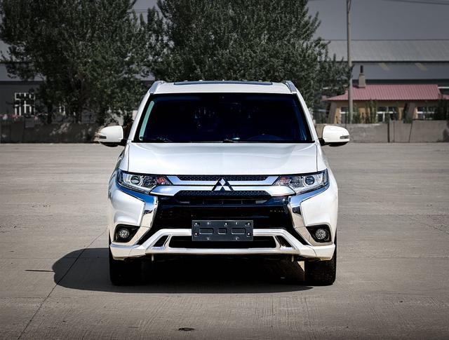 Mitsubishi Outlander 2021, фото 2