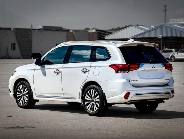 Mitsubishi Outlander 2021, фото 4
