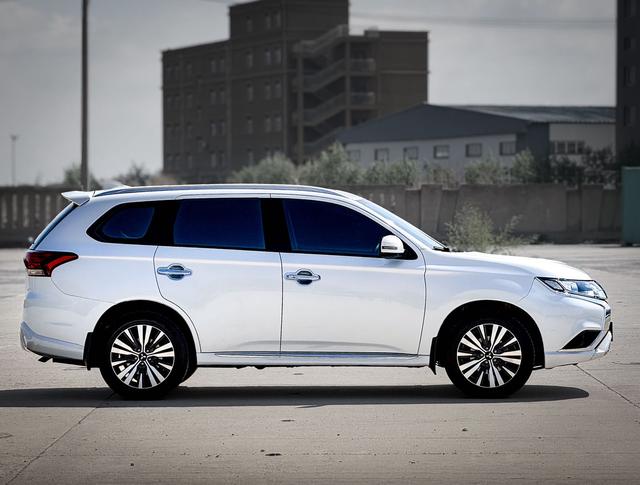 Mitsubishi Outlander 2021, фото 8
