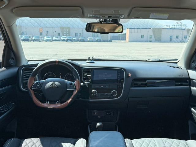 Mitsubishi Outlander 2021, фото 9