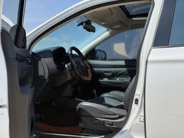 Mitsubishi Outlander 2021, фото 17