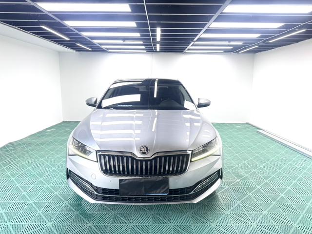 Skoda Superb 2023, фото 2