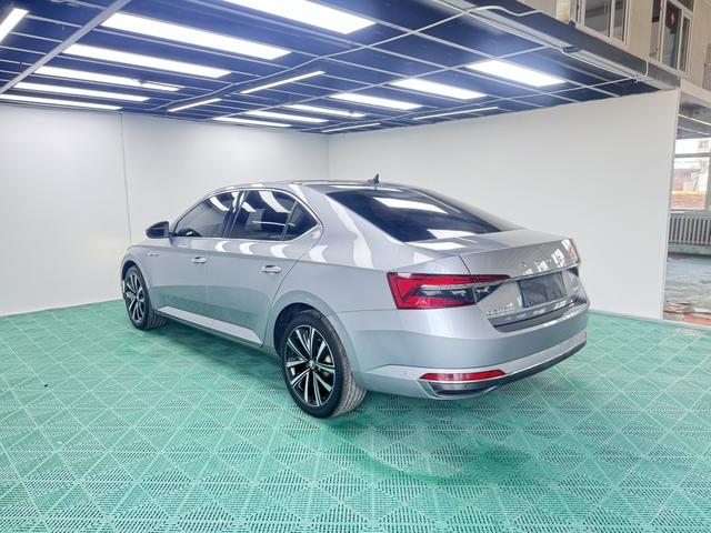 Skoda Superb 2023, фото 4