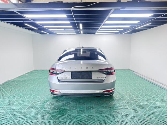 Skoda Superb 2023, фото 5