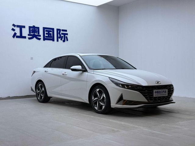 Hyundai Elantra 2022, фото 3