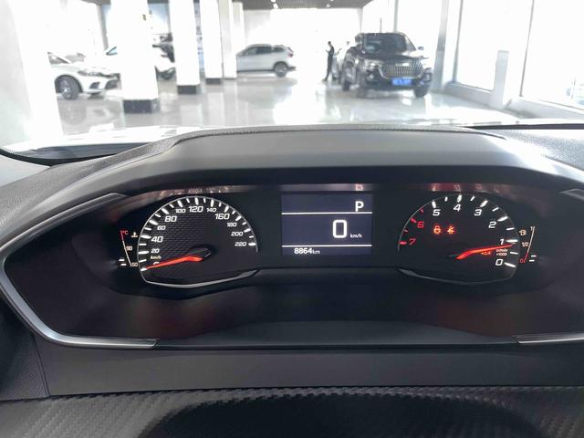 Peugeot 2008 2022, фото 16