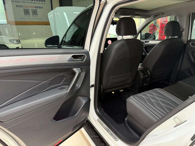 Volkswagen Tiguan 2023, фото 10