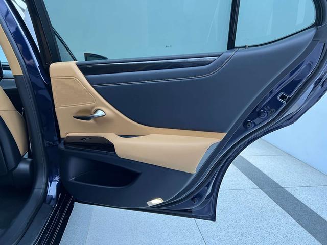 Lexus ES 2023, фото 16