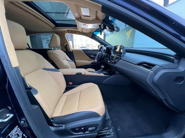 Lexus ES 2023, фото 17