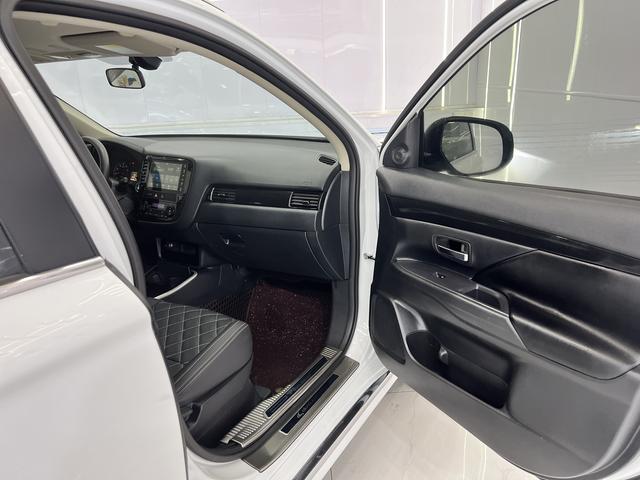 Mitsubishi Outlander 2021, фото 17